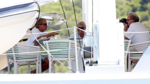 P� FERIETUR: Michael Douglas ombord p� yachten sin utenfor Hvar i 2006. Foto: Stella Pictures