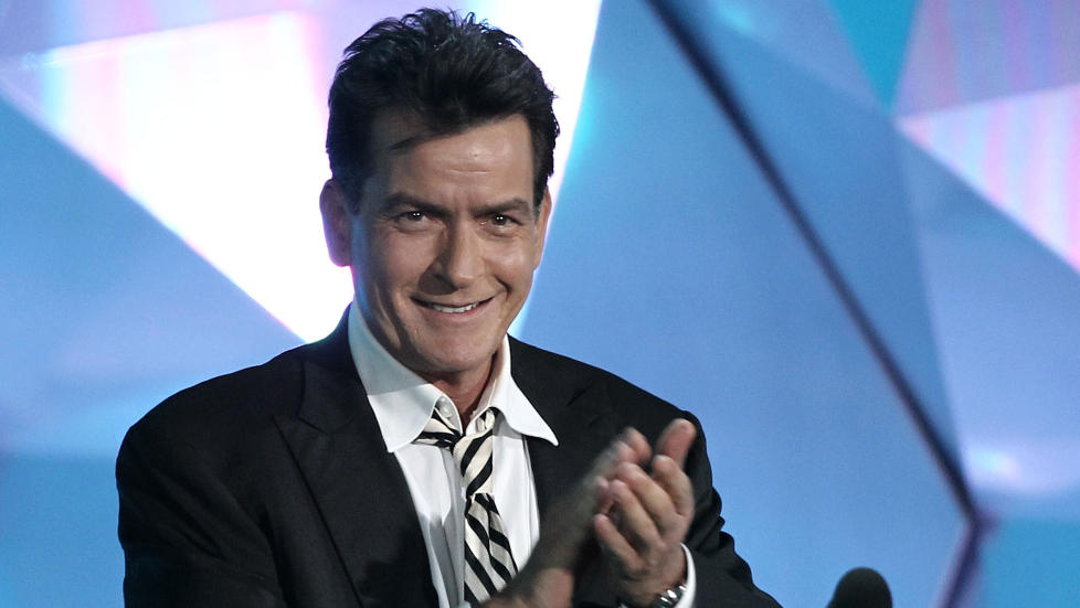 FERDIG MED REHAB: Charlie Sheen har lagt skandaletida bak seg, men gir ikke rehab noe av �ren. Foto: Matt Sayles / Invision / AP / NTB Scanpix