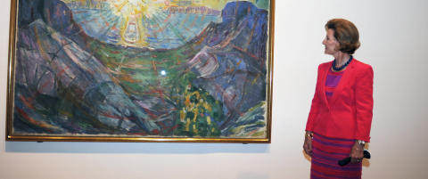 Dronning Sonja med Munch-spark til Norge