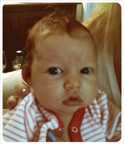  DET F�RSTE BILDET:  Den stolte mammaen tvitret dette bildet av sin lille baby Maxwell Drew. Foto: Twitter / Jessica Simpson