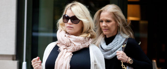 Jessica Simpson får hjelp av venninner til å bli kvitt babyvekten