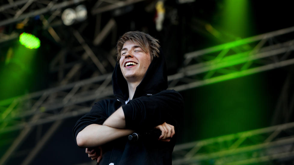 SJARM�R: Ikke noe � si p� sjarmen til det unge stjerneskuddet LidoLido. Jentene p� f�rste rad ga svar p� tiltale. Foto:Anders Gr�nneberg/ Dagbladet