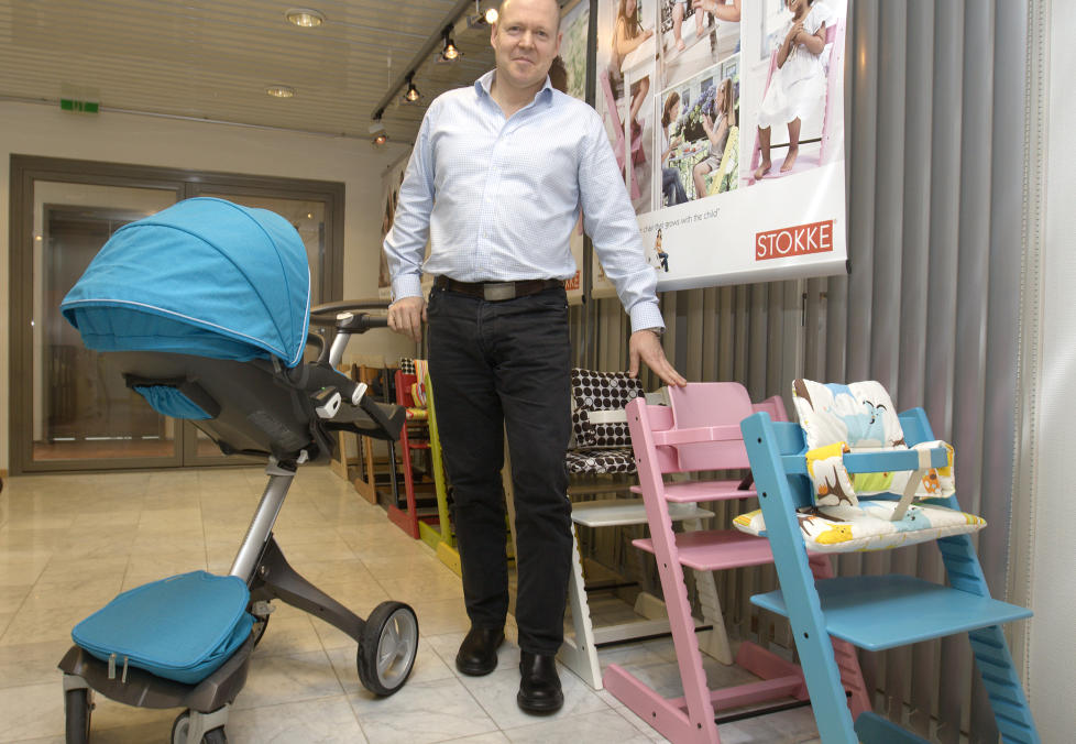 �NDSVERK:  Tripp Trapp-stolen er utvilsomt et �ndsverk, sl�r h�yesterett fast og gir Stokka AS medhold p� alle punkter. Her viser Rune Stokke fram den ikoniske stolen. Arkivfoto: Morten Holm / NTB SCANPIX