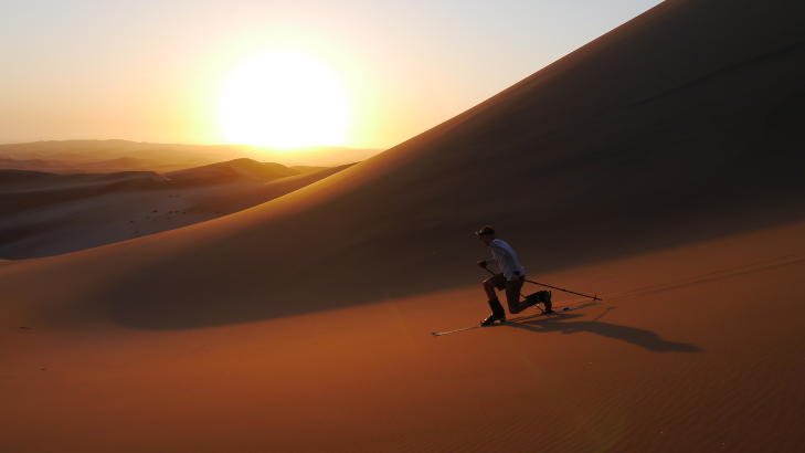 �RKENGLEDE: Du blir nesten r�rt n�r du som nordmann st�r p� toppen av en sanddyne i Afrika, med det norskeste av det norske p� beina klar til � sette utfor, forteller J�rgen Veiby. Foto: PRIVAT