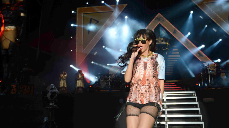EGYPTISKINSPIRERT: Det nye sceneshowet til Rihanna er inspirert av egyptiske sfinkser og pyramider. Foto: Stella Pictures