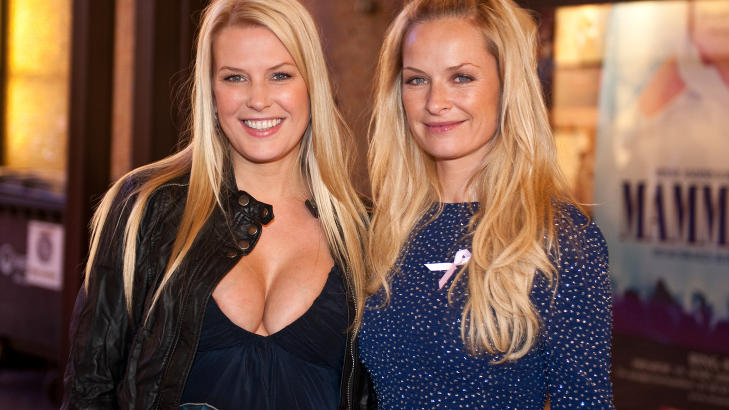 KOLLEGER: Vibeke Klemetsen er kjent som modell, yogainstrukt�r og TV-fjes. Hun var tidligere i �r med p� kjendisvarianten av 71 grader Nord. Her er hun sammen med Rosa sl�yfe ambassad�r-kollega Synn�ve Skarb�. Foto: Stella Pictures