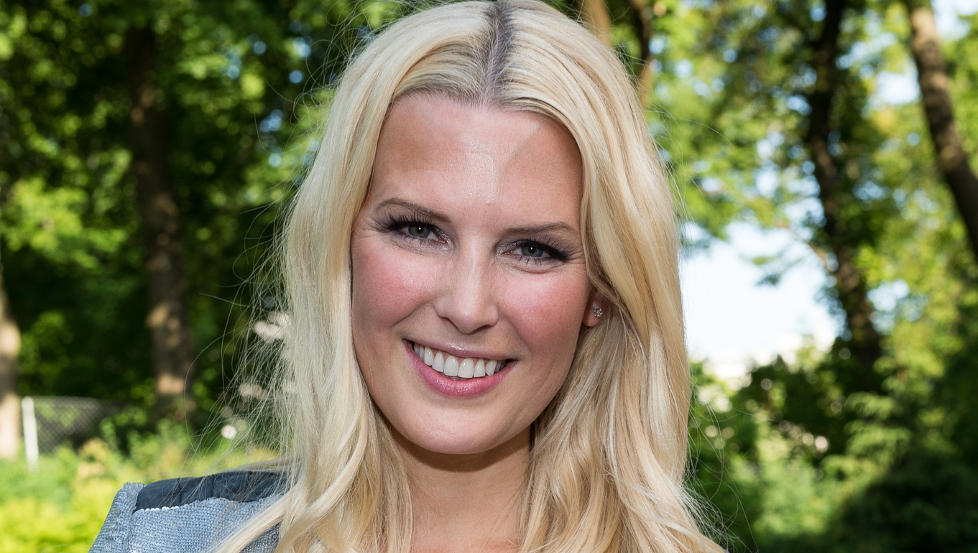 FRASTJ�LET BILEN: Vibeke Klemetsen og kj�resten Thomas Wedeen ble frastj�let bilen mens hele familien l� og sov natt til torsdag. Foto: Stella Pictures