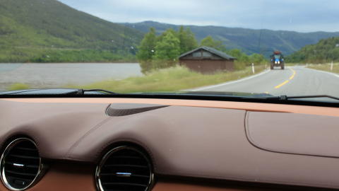 LUKSUS: Det har g�tt med noen �kologisk oppfostrede kyr i dette interi�ret. Man bader i absolutt komfort og veien til vest kunne gjerne v�rt dobbelt s� lang. Foto: LINE SUNDT N�SSE