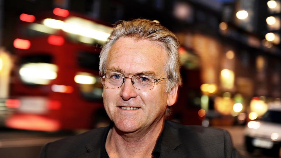 GUNNAR OG VARG : Gunnar Staalesen uttalte nylig at han aldri blir lei av sin lurvete privatdetektiv Varg Veum. Det blir ikke anmelderen heller. Foto: Keith Hammett / Dagbladet