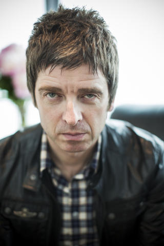 18 NORGE-TIMER: Gallagher og hans band var i Norge i underkant av et d�gn. S�ndag spiller de p� Rock Werchter-festivalen i Belgia, og deretter ytterligere 12 festivaler f�r sesongen er over. Foto: Sondre Steen Holvik / Dagbladet