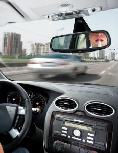 Du sminker deg vel ikke i bilen?