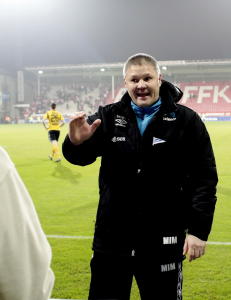 Mons Ivar Mjelde mener serie�pningen b�r utsettes