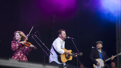 HELAKUSTISK: Alison Krauss, Dan Tyminski og Ron Block på Kollenfest.Foto: Sondre Steen Holvik / Dagbladet HELAKUSTISK: Alison Krauss, Dan Tyminski og Ron Block på Kollenfest.Foto: Sondre Steen Holvik / Dagbladet