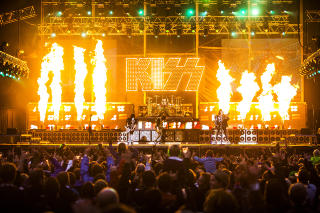 FLAMMEHAV: Kiss i Kollen. Foto: Sondre Steen Holvik / Dagbladet FLAMMEHAV: Kiss i Kollen. Foto: Sondre Steen Holvik / Dagbladet