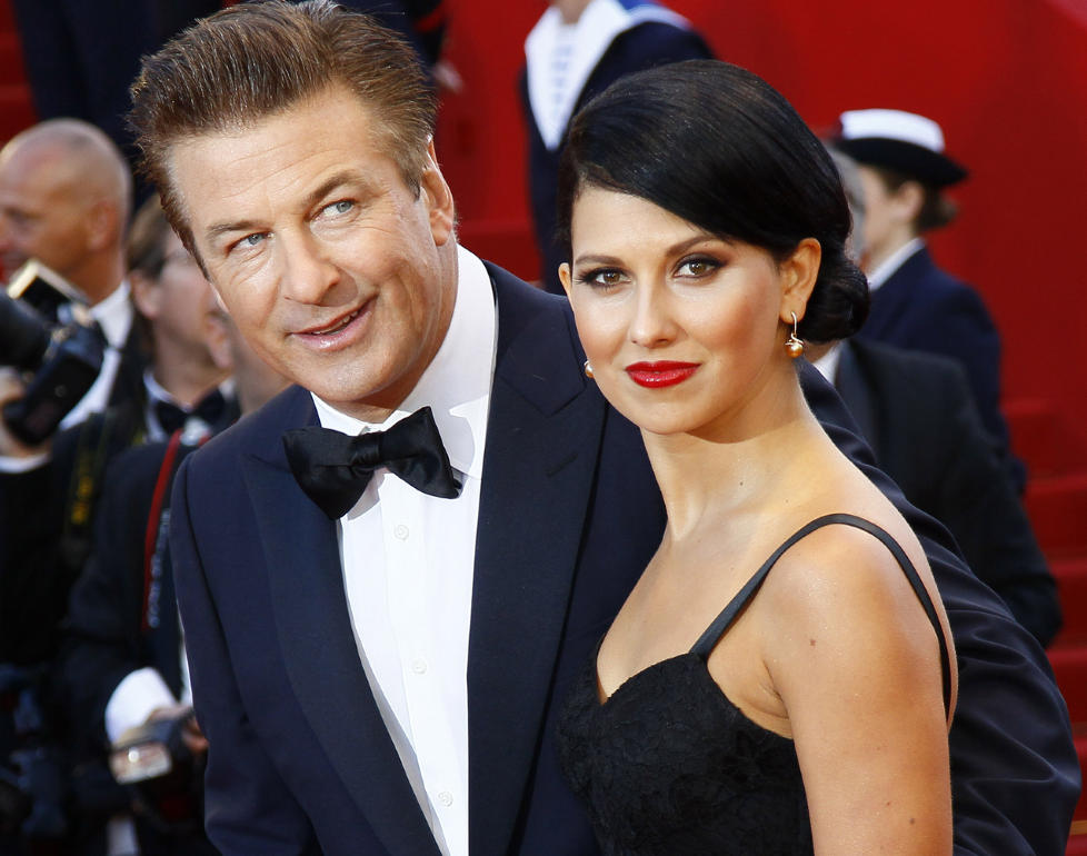 GIFTET SEG: �30 Rock�-skuespiller Alec Baldwin (54) og kj�resten Hilaria Thomas (28) giftet seg i St. Patrick's Old Cathedral i New York i g�r. Foto: Scanpix