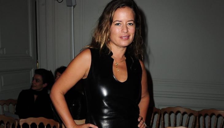 DESIGNER: Jade Jagger er dattera til Rolling Stones' Mick Jagger, og er selv designer. Hun har blant annet gjestedesignet for kleskjeden Indiska. Her er hun p� en Yves Saint Laurent-visning under Paris Fashion Week. Foto: Stella Pictures
