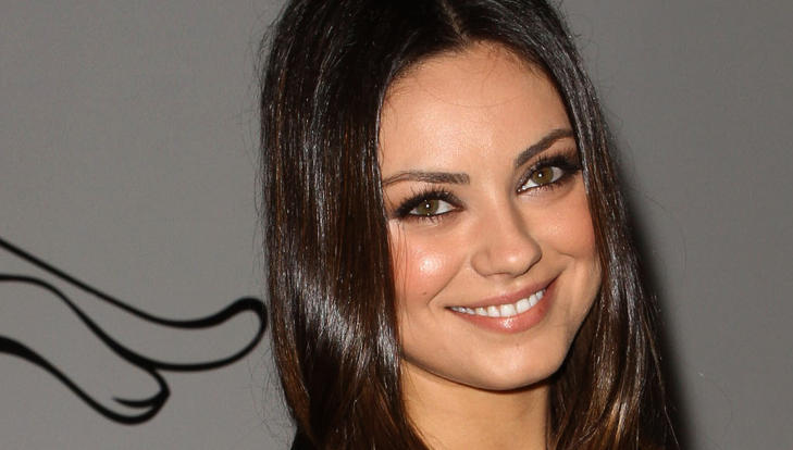 GLAD: - Livet mitt er OK p� privaten, sier Kunis til Glamour Magazine. Etter �tte �r tok forholdet til barnestjerna MacCaulin Culkin slutt i fjor. N� kunne hun �nske hun kunne nett-date. Foto: Stella Pictures