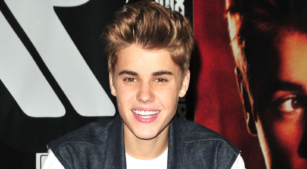 FERDIG: Justin Bieber (18) har fullf�rt High School i Canada. Foto: Stella pictures