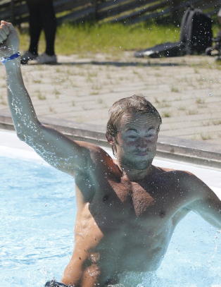 - F�r pokerfjes av ei s�nn �kt