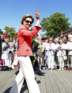 - Dronning Sonja kunne v�rt Dior-muse