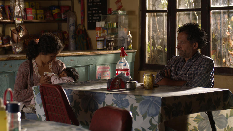 SAKTE N�RMERE: Trailersj�f�ren Rub�n (Germ�n da Silva) gir alenemoren Jacinta (Hebe Duarte) skyss i �Veien mot Buenos Aires�, en presis og f�lsom film med sm� fakter.