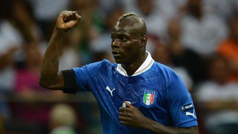 VIL HA BEVIS: Mario Balotelli tror ikke på at ekskjæresten er gravid. Foto: AFP PHOTO / FRANCISCO LEONG VIL HA BEVIS: Mario Balotelli tror ikke på at ekskjæresten er gravid. Foto: AFP PHOTO / FRANCISCO LEONG