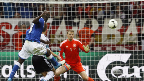 PERLE: Mario Balotelli scoret to mot Tyskland. Foto: AP Photo/Frank Augstein PERLE: Mario Balotelli scoret to mot Tyskland. Foto: AP Photo/Frank Augstein