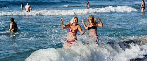 Denne stranda er milelang, men ligger midt i byen