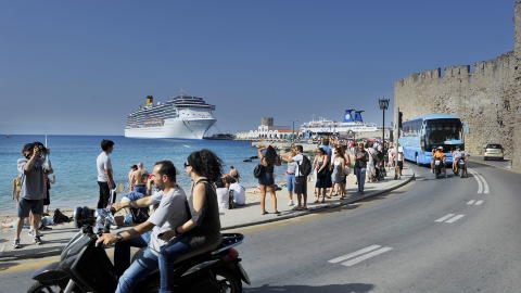  RHODOS:  Her er den lille bystranda rett nedenfor gamlebyen. Foto: JOHN TERJE PEDERSEN
