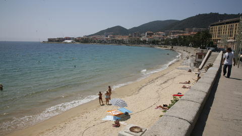  KORSIKA: Bystranda i Ajaccio, Napoleons f�deby. Foto: EIVIND PEDERSEN