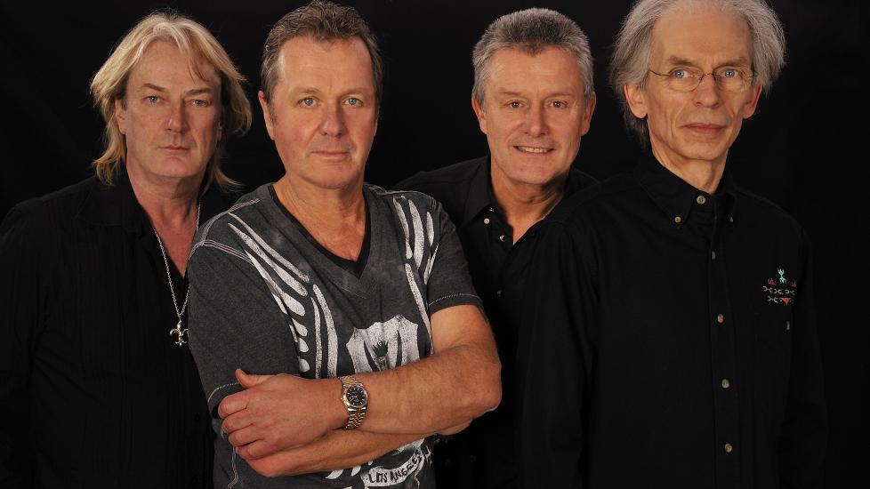 SUPERGRUPPE: Asia i 1982 -og i 2012 -er Geoff Downes (f.v.), John Wetton, Carl Palmer og Steve Howe.
