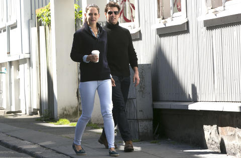  P� ISLAND:  Dette er det siste bildet som er knipset av Tom Cruise og Katie Holmes, f�r sistnevnte offentliggjorde at hun �nsket skilsmisse fra ektemannen. Foto: Julius Sigurjonsson / AOP / Splash News