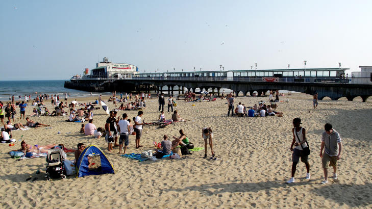 LANDEMERKE: Bournemouth Pir har v�rt badebyens landemerke siden den ble bygget ferdig for 151 �r siden Foto: GUNNAR RINGHEIM