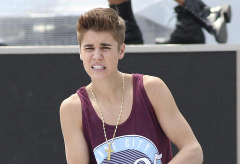  KUNNE G�TT GALT:  If�lge kommunefullmektig Dennis Zine burde Justin Bieber ha v�rt bak l�s � sl� for r�kj�ringen. Foto: Stella Pictures