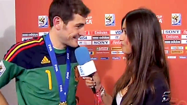  INTERVJU:  Sara Carboner har ved en rekke anledninger intervjuet kj�resten Iker Casillas i jobbsammenheng. Foto: Stella Pictures