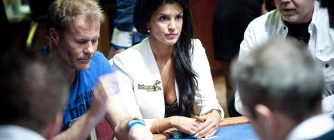 Kulturministeren åpner for pokerspill i Norge