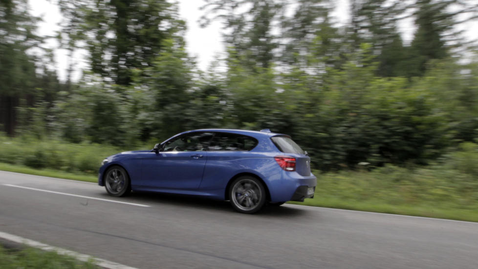 SINNATAGG: Den g�r som om den hadde fanden i h�lene. Tiden 0-100 er tre tideler kjappere enn E46 M3 klarte p� begynnelsen av �rtusenet. Foto: BREDE LIE REIME