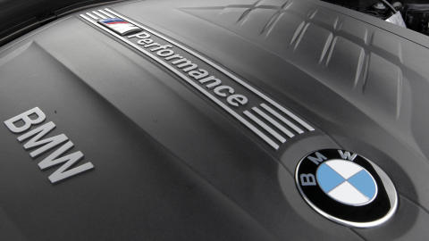 M-PERFORMANCE: Ikke helt M, men nesten. Det er uansett en krutt�nne av en motor!