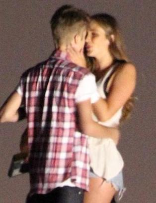 Hvem er det Justin Bieber r�kliner med her?