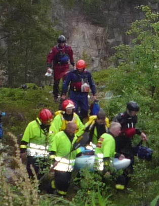 - Forholdene er vanskelige med stri elv, dype gryter og fosser. Det er en tøff elv