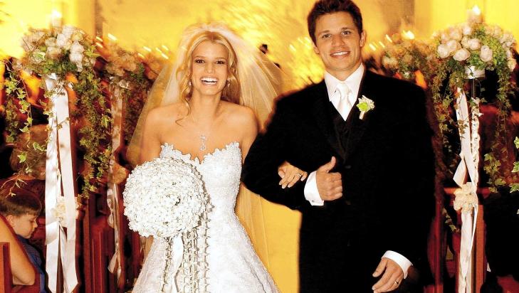 GIFTET SEG I VERA WANG: Da Jessica Simpson giftet seg med Nick Lacey i 2002 hadde sangeren p� seg en av Vera Wangs mange brudekjolekreasjoner. Foto: Stella Pictures
