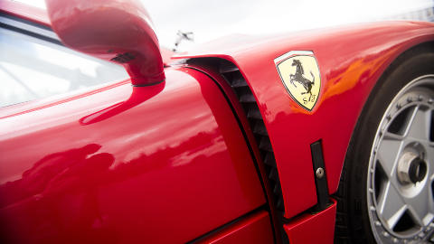 HESTEN: Ferrari r�rer noe ved alle bilentusiaster. F40 representerer det beste av det beste, fra en av de beste.