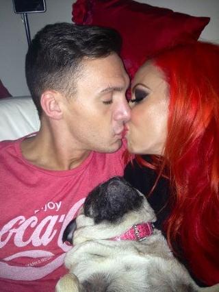 BARE KOS: Et av mange bilder av Kirk Norcross som Jodie Marsh deler p� mikrobloggnettstedet. Foto: Twitter