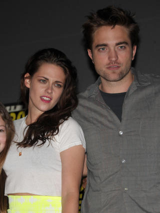 KJ�RESTER:Kristen Stewart og Robert Pattinson m� skille mellom jobb og privatliv i  The Twilight Saga: Breaking Dawn - Part 2. Foto: John Shearer / AP Photo / NTB Scanpix
