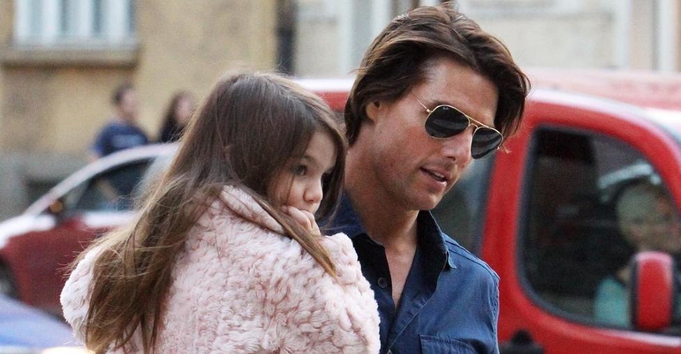  FAMILIEMANN:  If�lge Tom Cruise sin advokat er han en hengiven familiemann, som elsker datteren Suri over alt p� jord. De to har riktignok ikke sett hverandre p� flere uker. N�r de to gjenforenes er uvisst. Foto: Stella Pictures