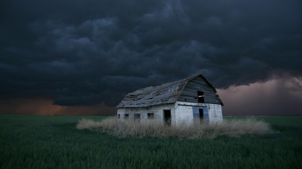 DYSTERT: Landskapet i det s�rlige Indiana er vakkert, men p� en dyster m�te. Mange steder minner om fraflytting, nedlagt jordbruk og �konomisk nedtur. Foto: SCANPIX NTB / AP / Charlie Riedel