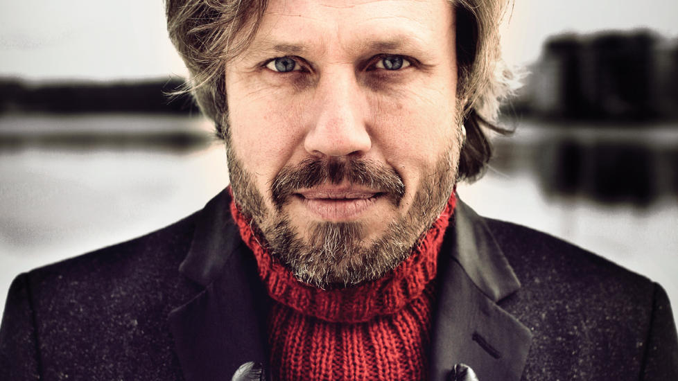 STR�LENDE: Den svenske forfatteren Carl-Johan Vallgren fortsetter � imponere med spennet i sine romaner. Foto: TIDEN NORSK FORLAG