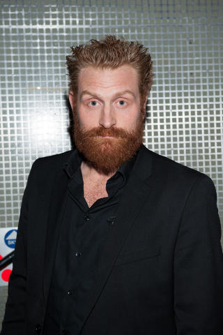 BLIR I NORGE: Skuespiller Kristofer Hivju understreker at han, til tross for at han påtar seg utenlandsoppdrag, blir boende i Norge og vil fortsette å jobbe i hjemlandet framover. Foto: Stella Pictures BLIR I NORGE: Skuespiller Kristofer Hivju understreker at han, til tross for at han påtar seg utenlandsoppdrag, blir boende i Norge og vil fortsette å jobbe i hjemlandet framover. Foto: Stella Pictures