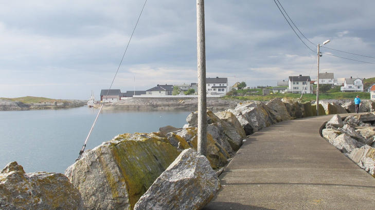 STARTEN: Moloen i Bud, som er stedet der veien begynner hvis du kommer s�rfra. Foto: HEIDI MOLSTAD ANDRESEN