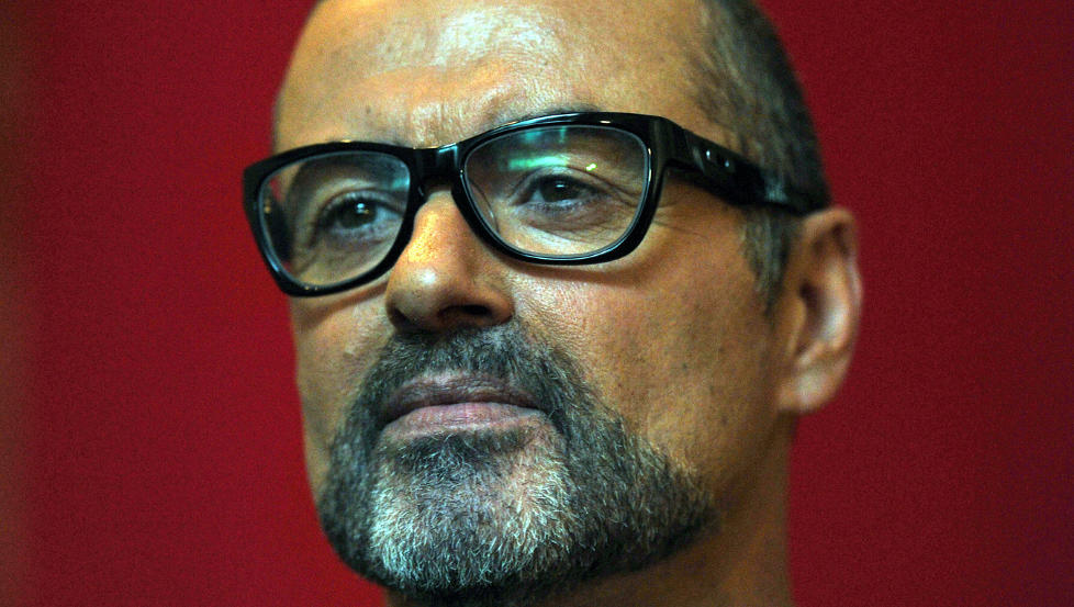 T�FF PERIODE: Den tidligere Wham!-artisten George Michael (49) var n�r d�den da han fikk lungebetennelse i fjor. Han forteller at han sliter med � huske fem uker av sitt liv, etter sykdommen som gjorde at han p� nytt m�tte l�re seg � g�. Foto: Stella Pictures